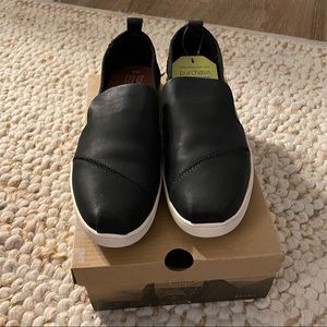 TOMS Black Leather Slip-On Shoes Size 8